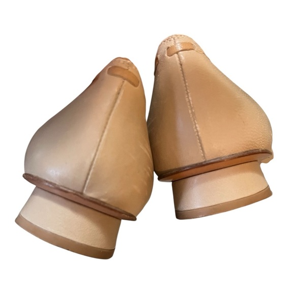 Stuart Weitzman cream tan leather kitten heels with whipstich and bow details - Picture 6 of 9